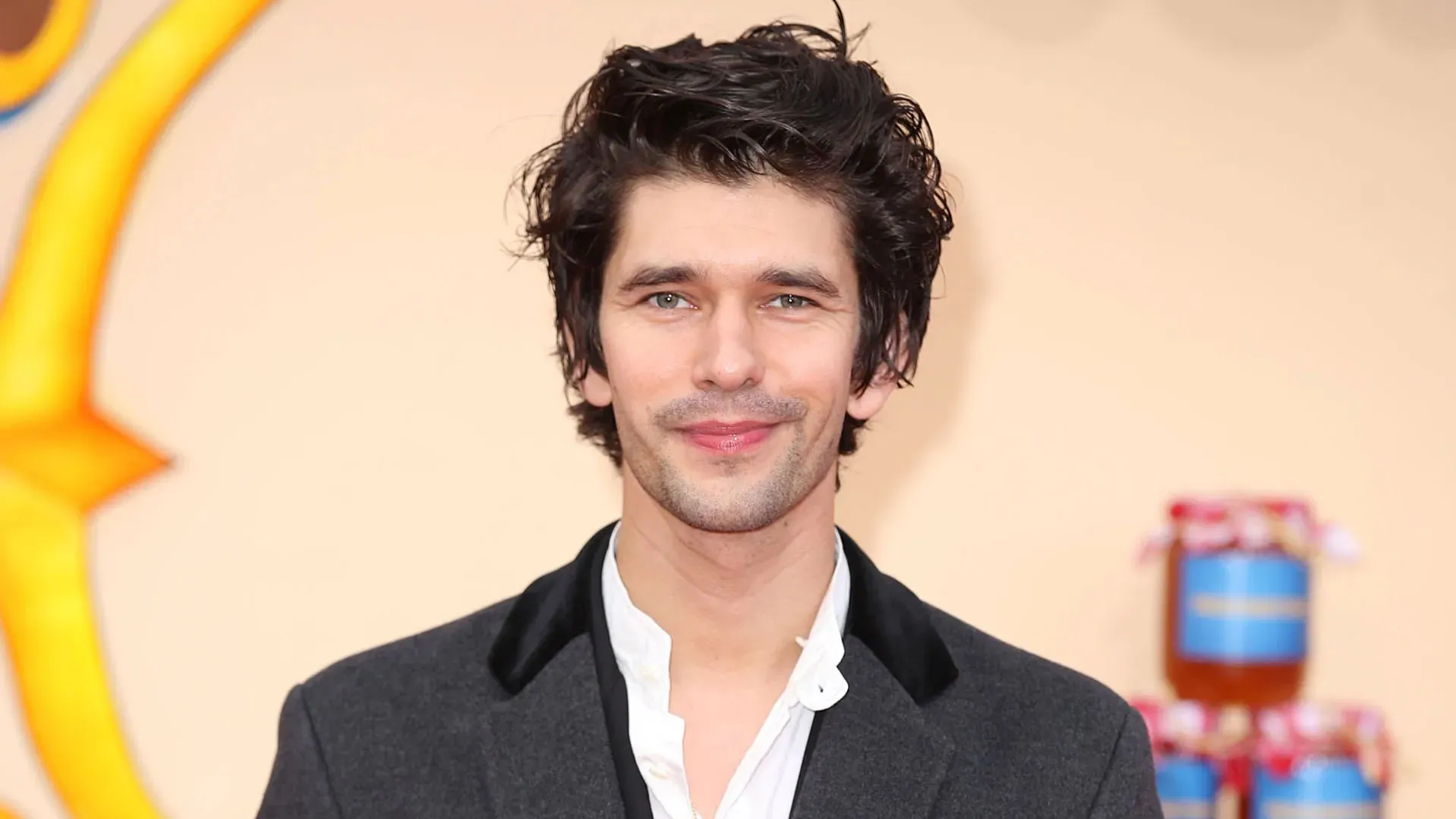 Jennifer Connelly and Ben Whishaw to star in black comedy 'Bad Behaviour' directed and starring by Alice Englert | FMV6
