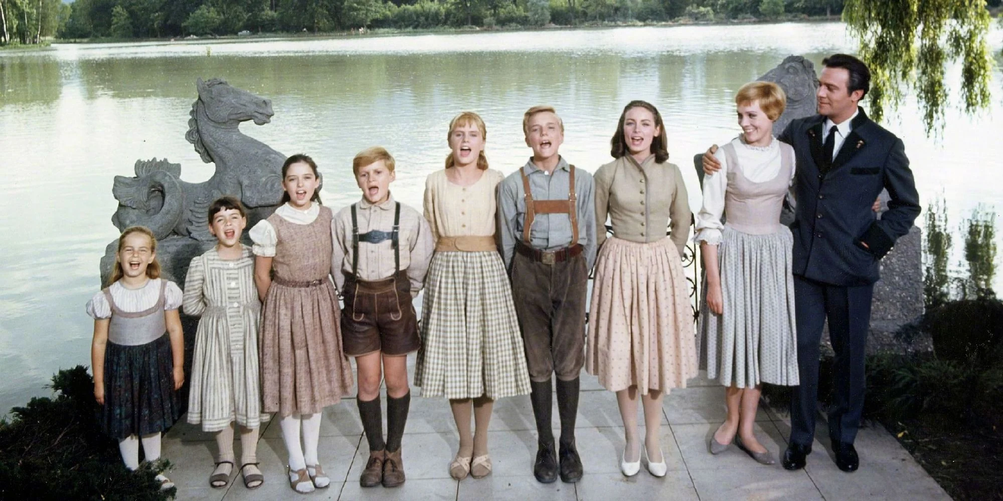 Julie Andrews, 86, honored American Film Institute Life Achievement Award, Celebrated by Crew Reunion of "The Sound of Music‎"