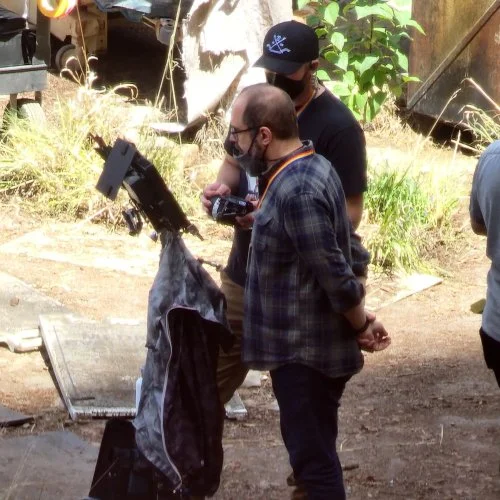 "The Last of Us" new set photos exposed, Joel and Ellie walk side by side
