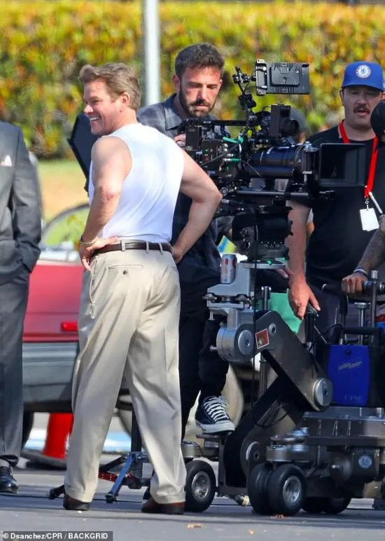 Ben Affleck's new film reveals set photos, laughing with Matt Damon | FMV6