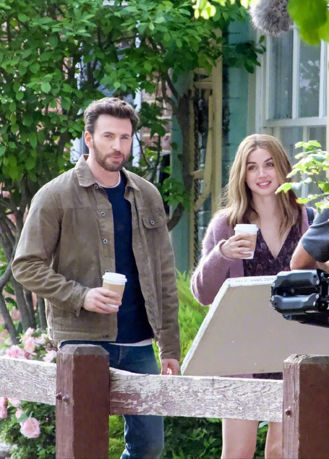 Apple Original Films unveils trailer for “Ghosted,” the highly anticipated  romantic action-adventure film starring Chris Evans and Ana de Armas -  Apple TV+ Press