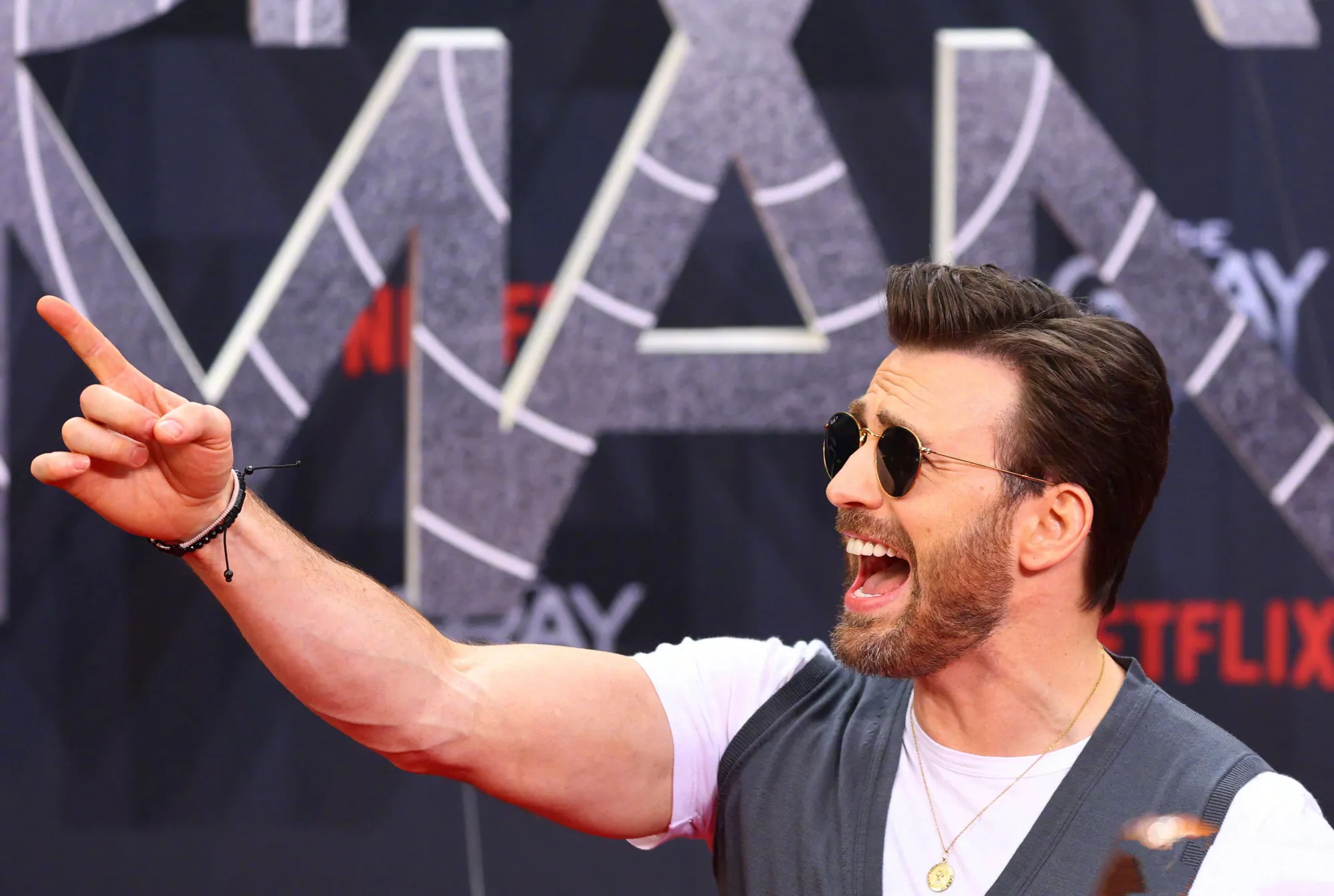 Chris Evans attends the premiere of 'The Gray Man‎' in Berlin | FMV6