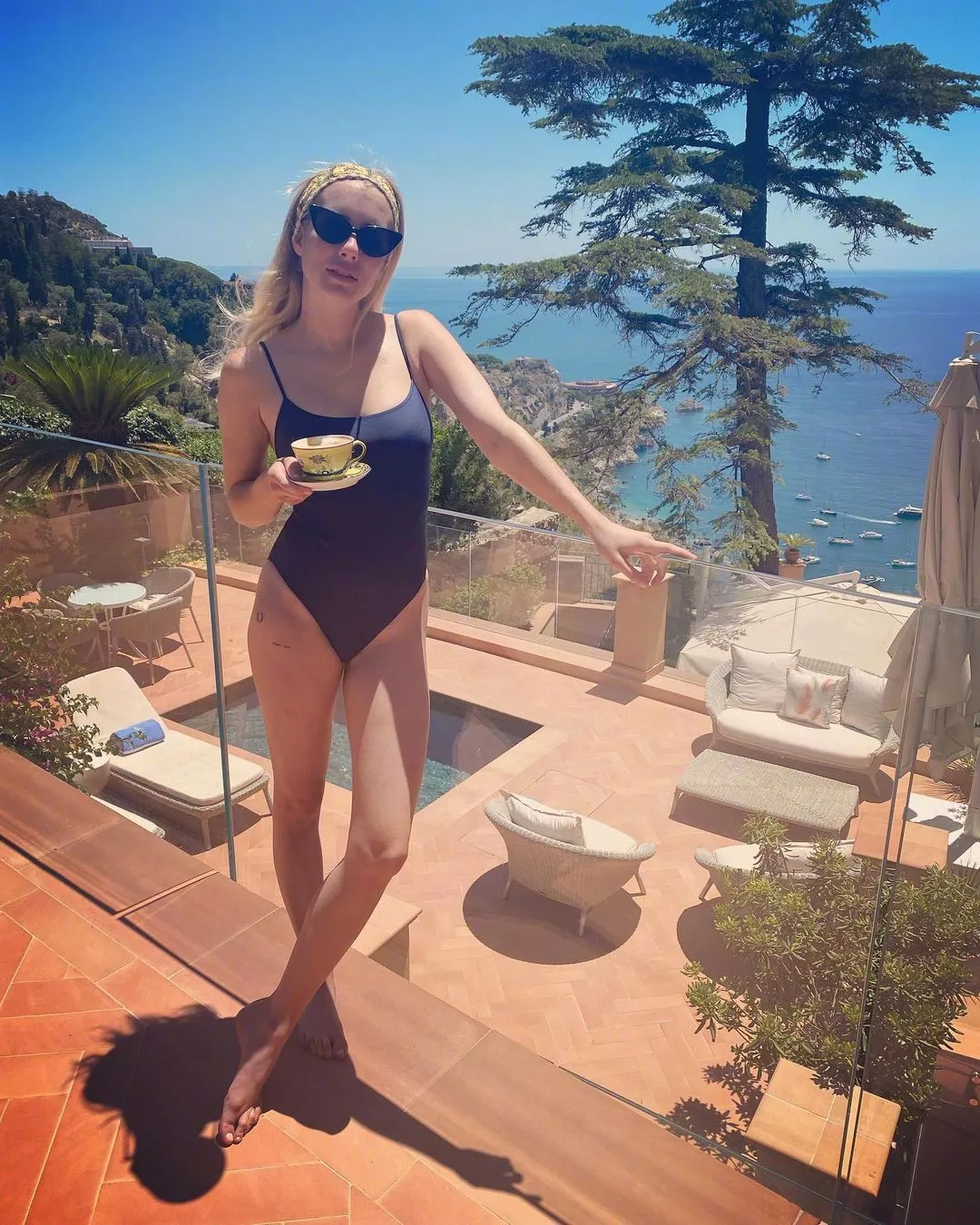 Emma Roberts shares her recent vacation photos | FMV6