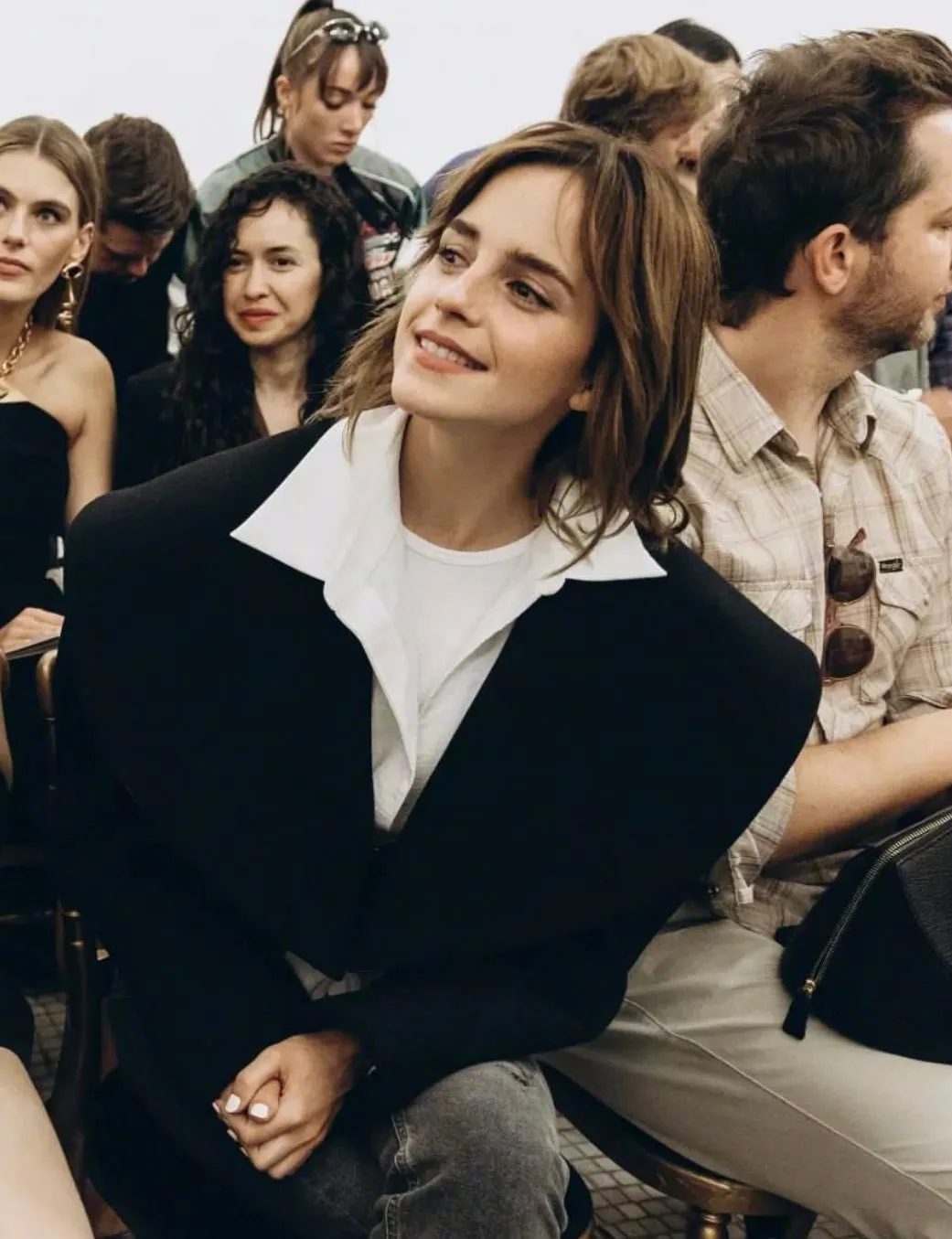 Emma Watson appeared at Paris Fashion Week to watch the show | FMV6