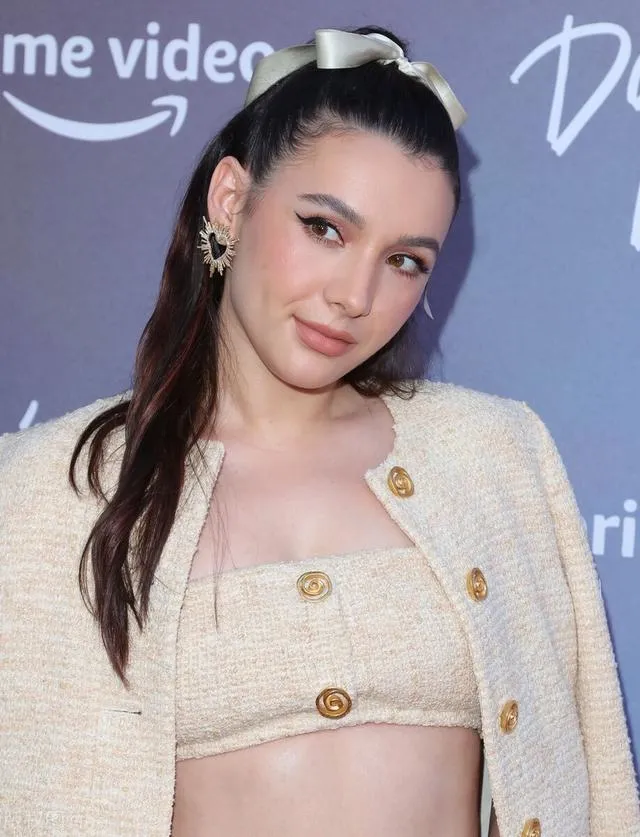 Hannah Marks at the "Don't Make Me Go‎" premiere in Los Angeles | FMV6