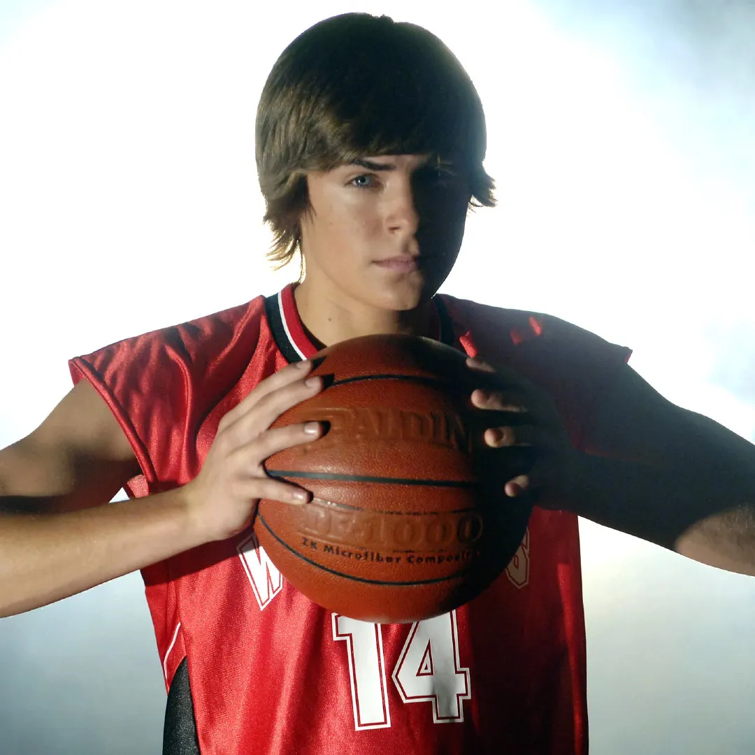 'High School Musical‎' actor Zac Efron returns to filming location | FMV6