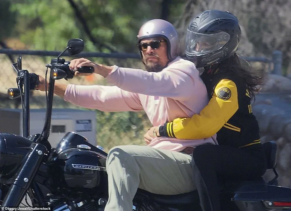 Jason Momoa and Eiza González reunite, the two travel on motorcycles | FMV6