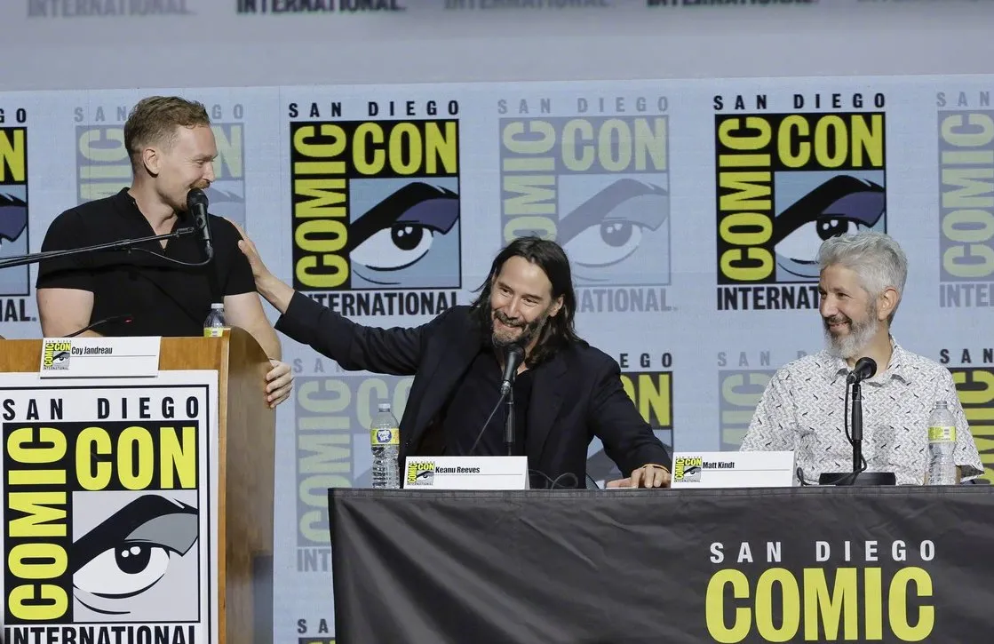 Keanu Reeves appears at 2022 SDCC to promote his comic "BRZRKR" | FMV6