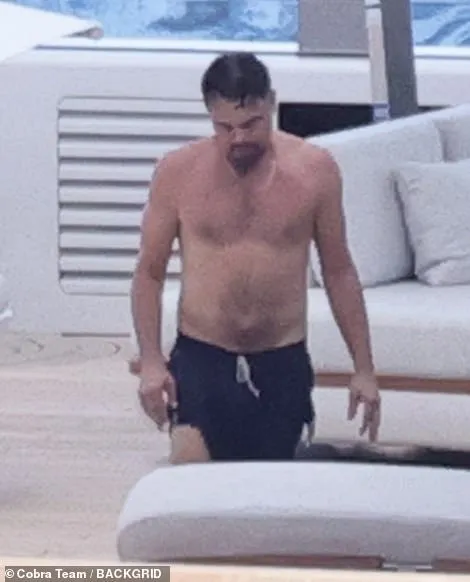 Leonardo DiCaprio plays volleyball at sea vacation | FMV6