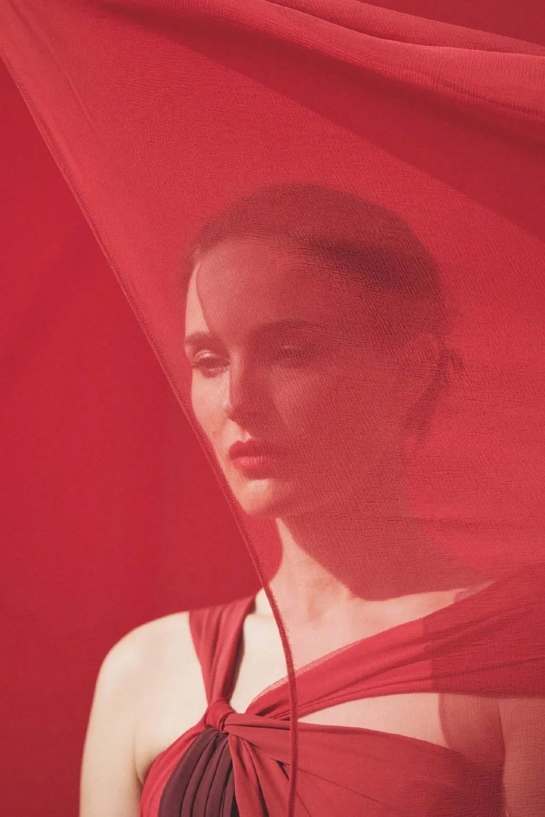 Natalie Portman's New Endorsement Photo | FMV6