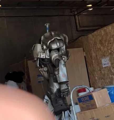 New studio photos of "Fallout" live-action drama re-exposed: showcasing classic power armor! | FMV6