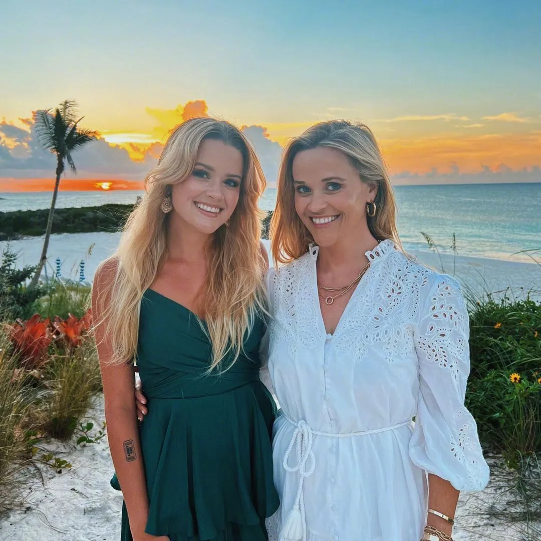 Reese Witherspoon shares a photo with her daughter Ava | FMV6