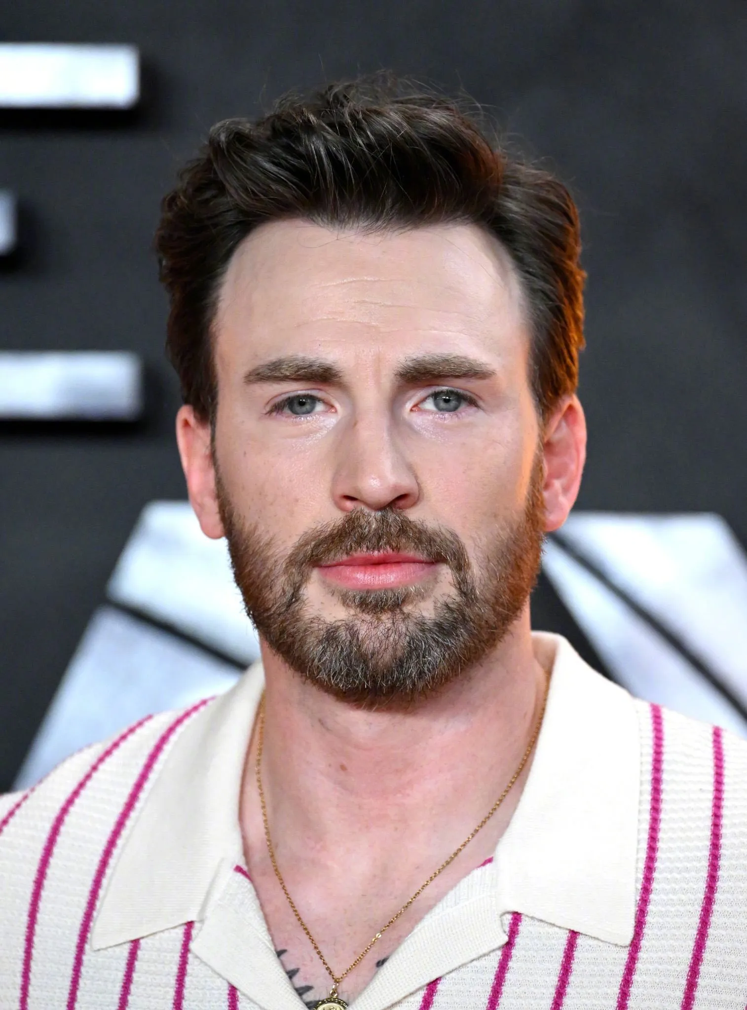 'The Gray Man‎' premieres in London, Chris Evans of Striped Sweaters appears | FMV6