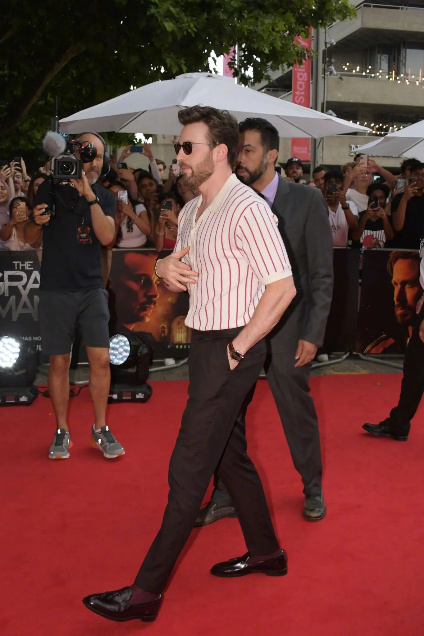 'The Gray Man‎' premieres in London, Chris Evans of Striped Sweaters appears | FMV6