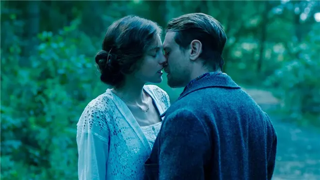 The new version of "Lady Chatterley's Lover" revealed new stills, it is full of romantic atmosphere  | FMV6