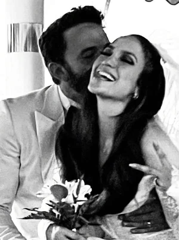 The wedding photos of Ben Affleck and Jennifer Lopez were exposed | FMV6
