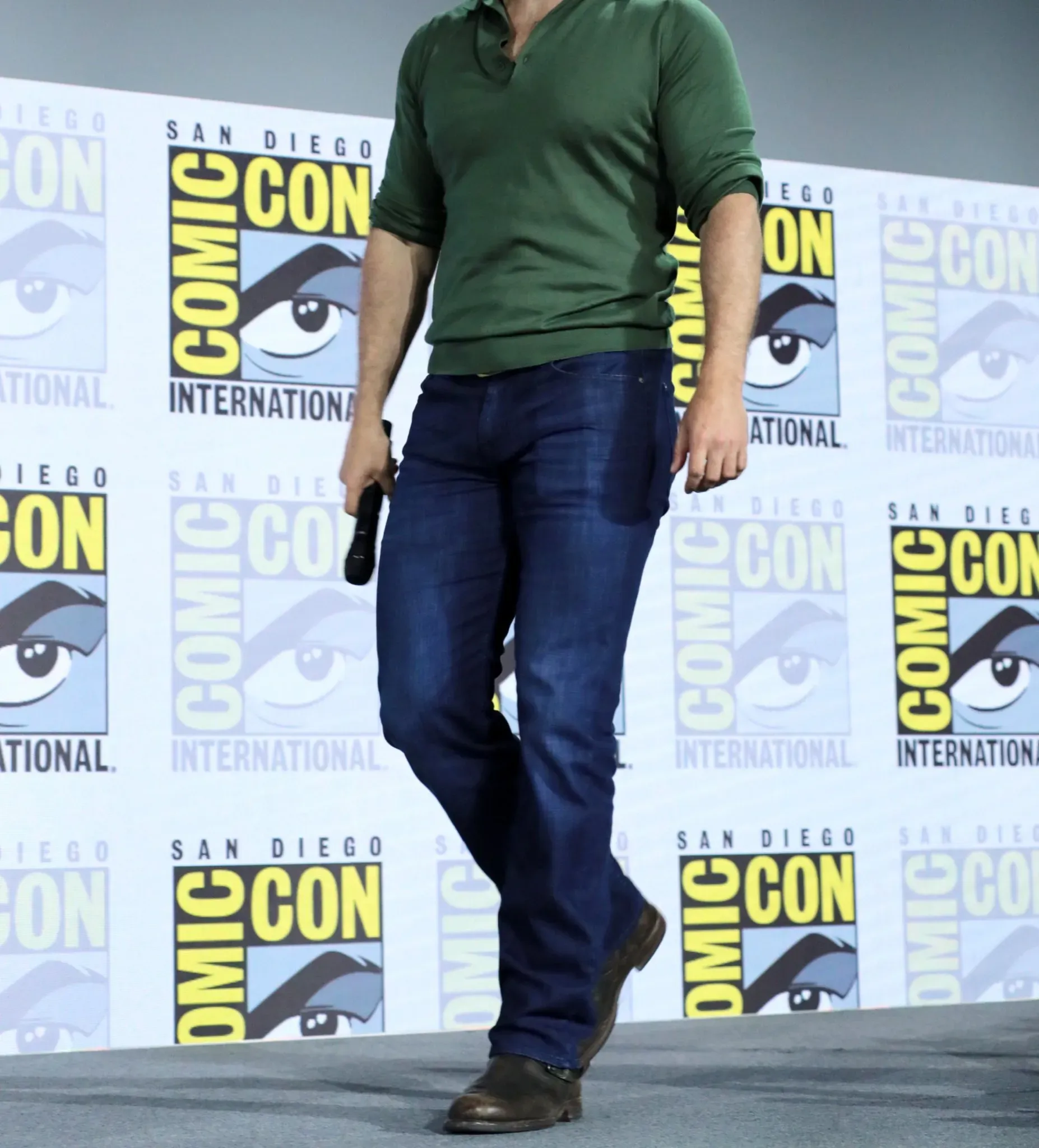 There are rumors that Henry Cavill will make a surprise appearance at this year's SDCC Warner Session and discuss Superman | FMV6