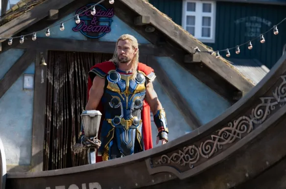 "Thor: Love and Thunder" exposes new stills: Chris Hemsworth has a striking figure | FMV6