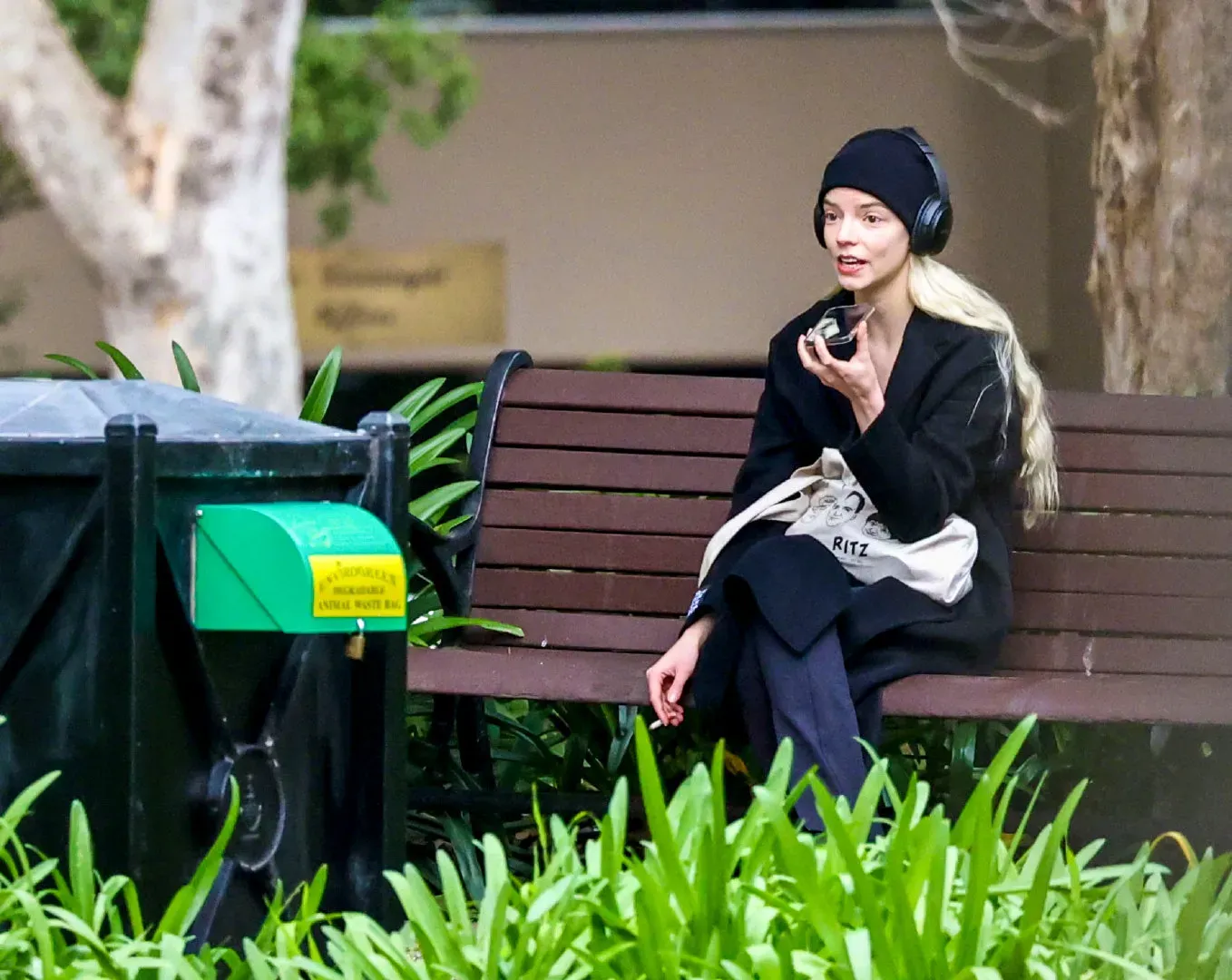 Anya Taylor-Joy walks in Sydney's Hyde Park | FMV6