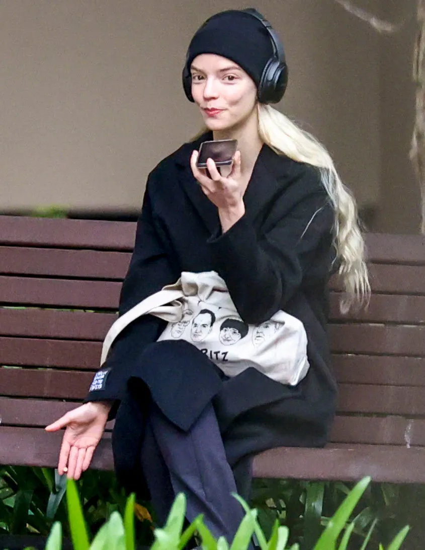 Anya Taylor-Joy walks in Sydney's Hyde Park | FMV6