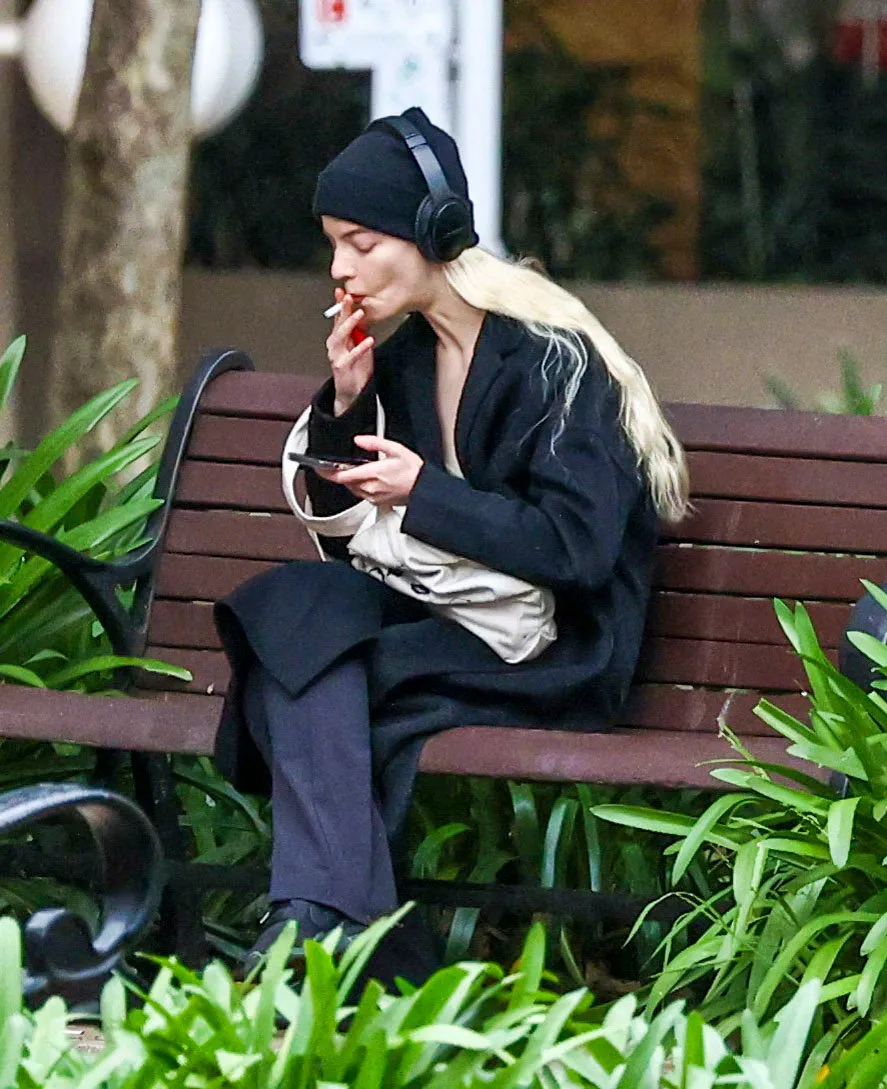 Anya Taylor-Joy walks in Sydney's Hyde Park | FMV6