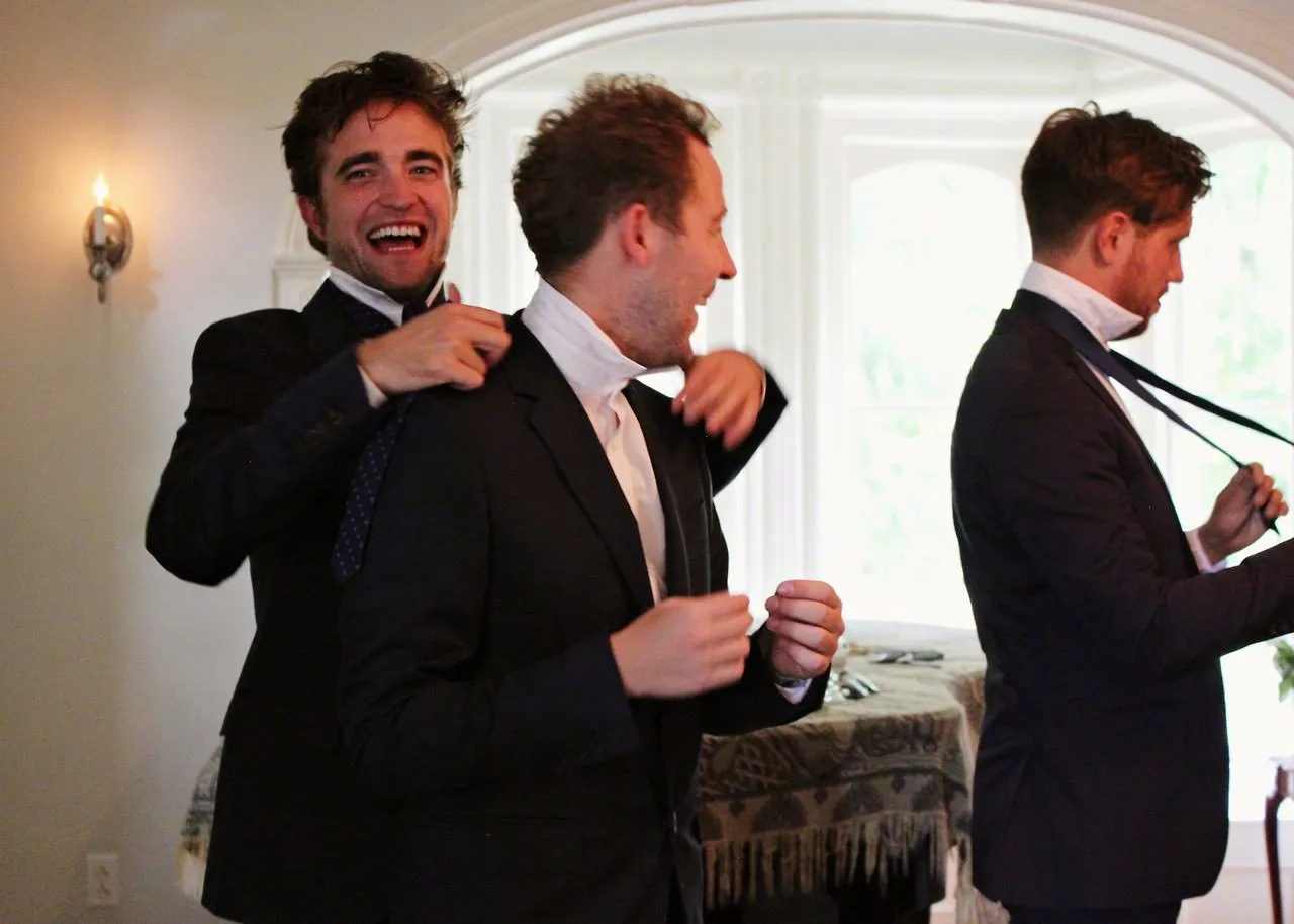 Batman and Sandman: longtime friends Robert Pattinson and Tom Sturridge attended their best friend Bobby Long's wedding in 2014 | FMV6