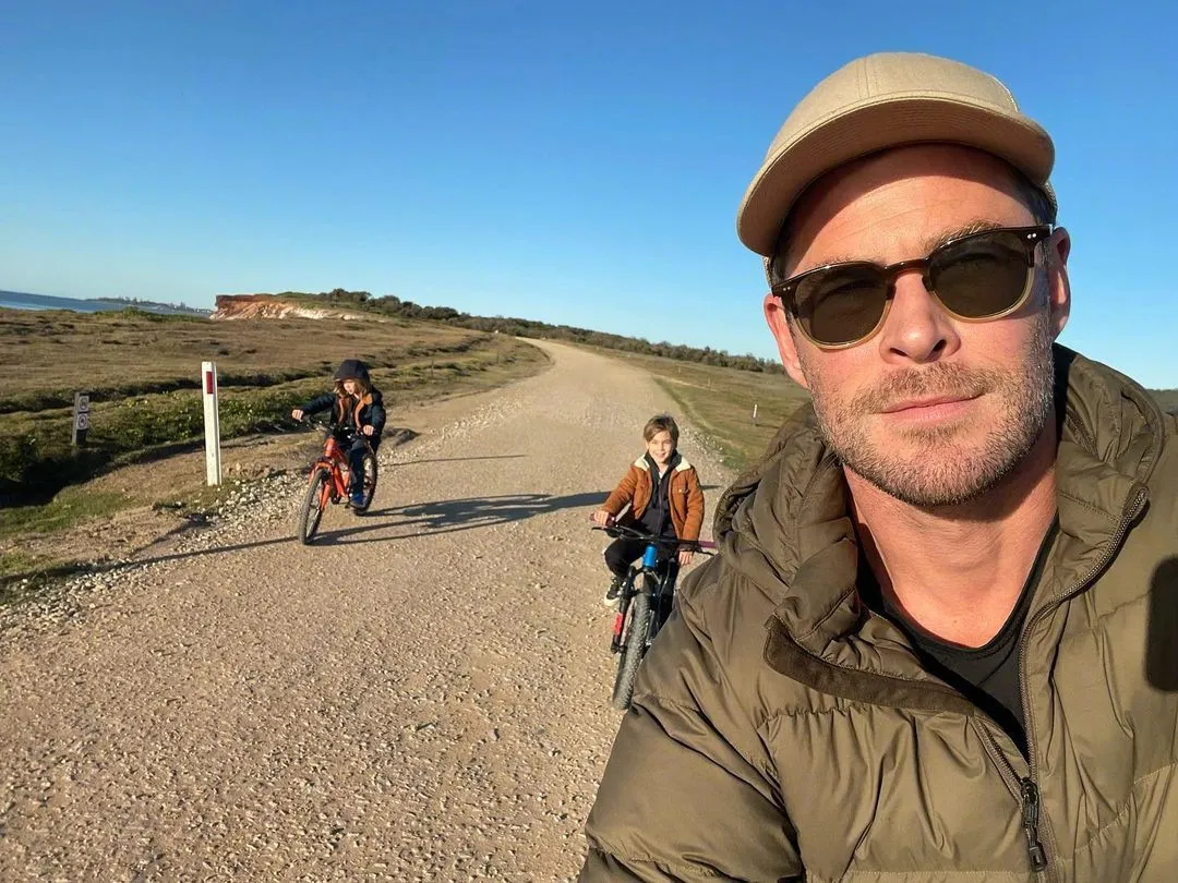 Chris Hemsworth camping with his kids | FMV6