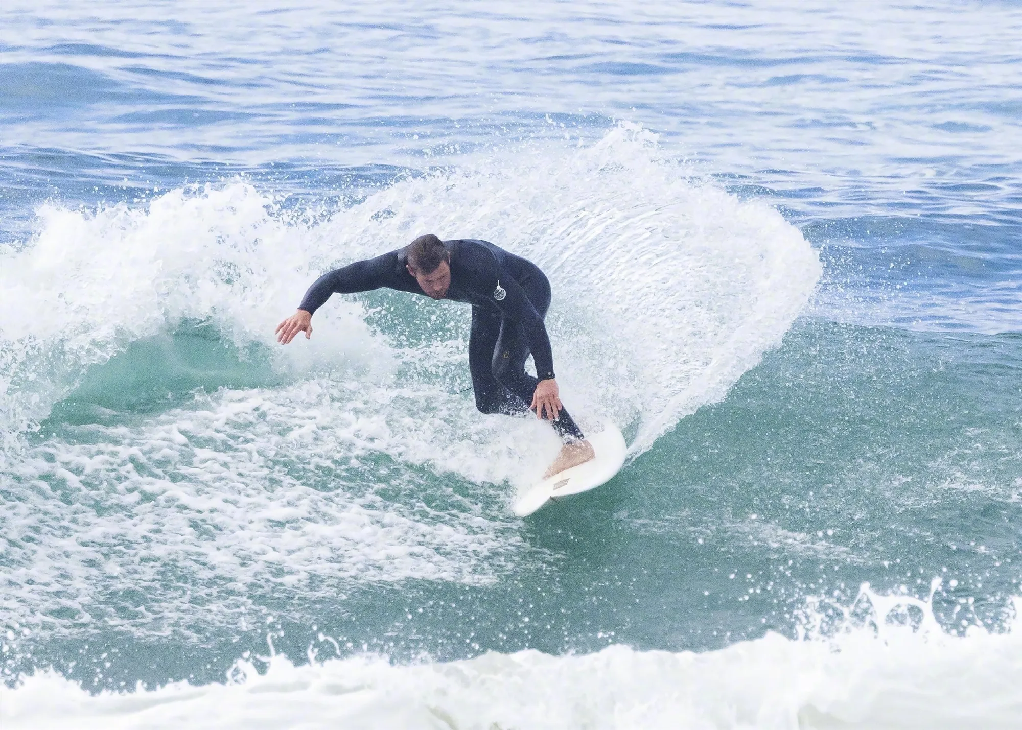 Chris Hemsworth surfing in Byron Bay | FMV6