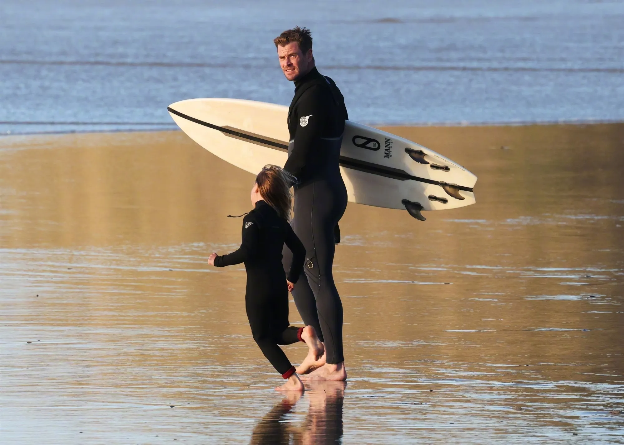 Chris Hemsworth surfing in Byron Bay | FMV6