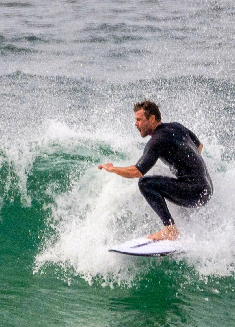 Chris Hemsworth surfing with his family | FMV6
