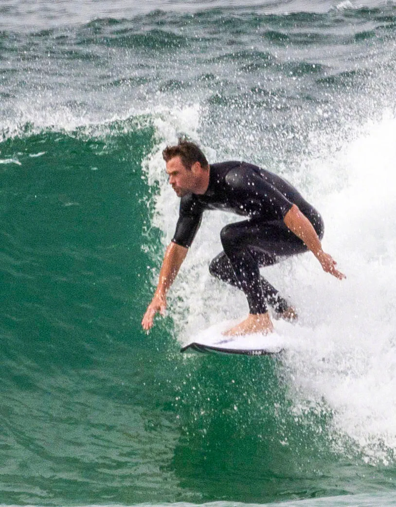 Chris Hemsworth surfing with his family | FMV6