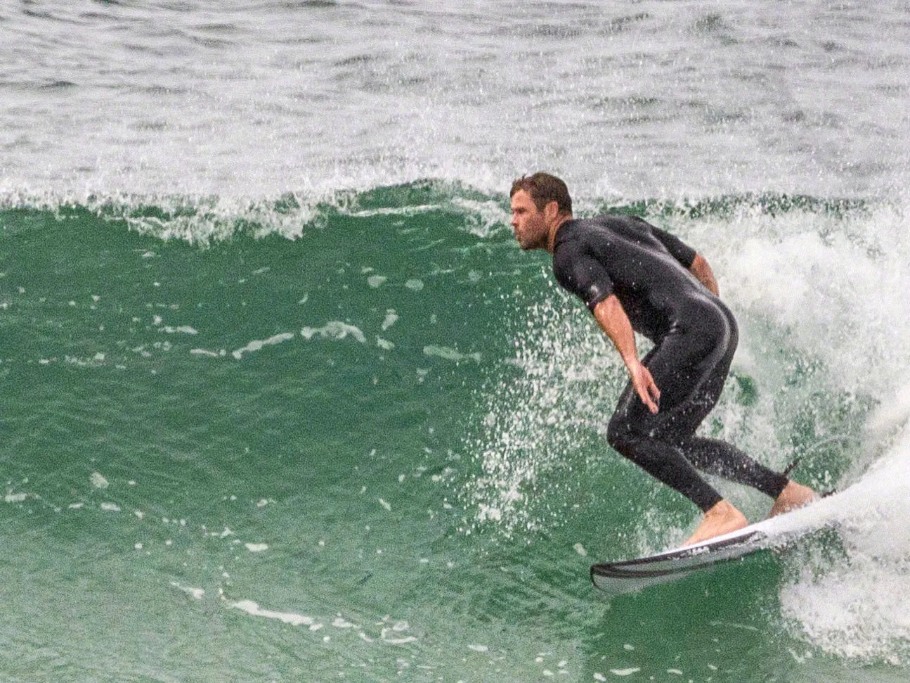 Chris Hemsworth surfing with his family | FMV6