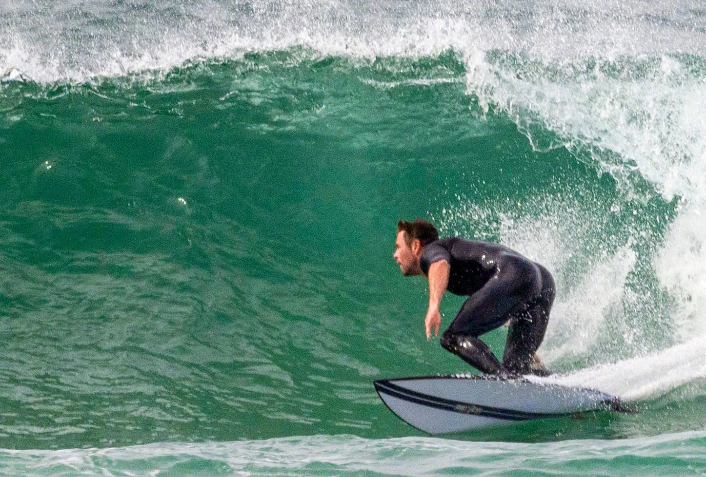 Chris Hemsworth surfing with his family | FMV6