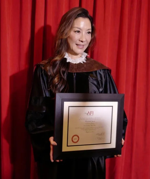 Congratulations! Michelle Yeoh becomes the first Asian to receive an honorary doctorate from AFI! | FMV6