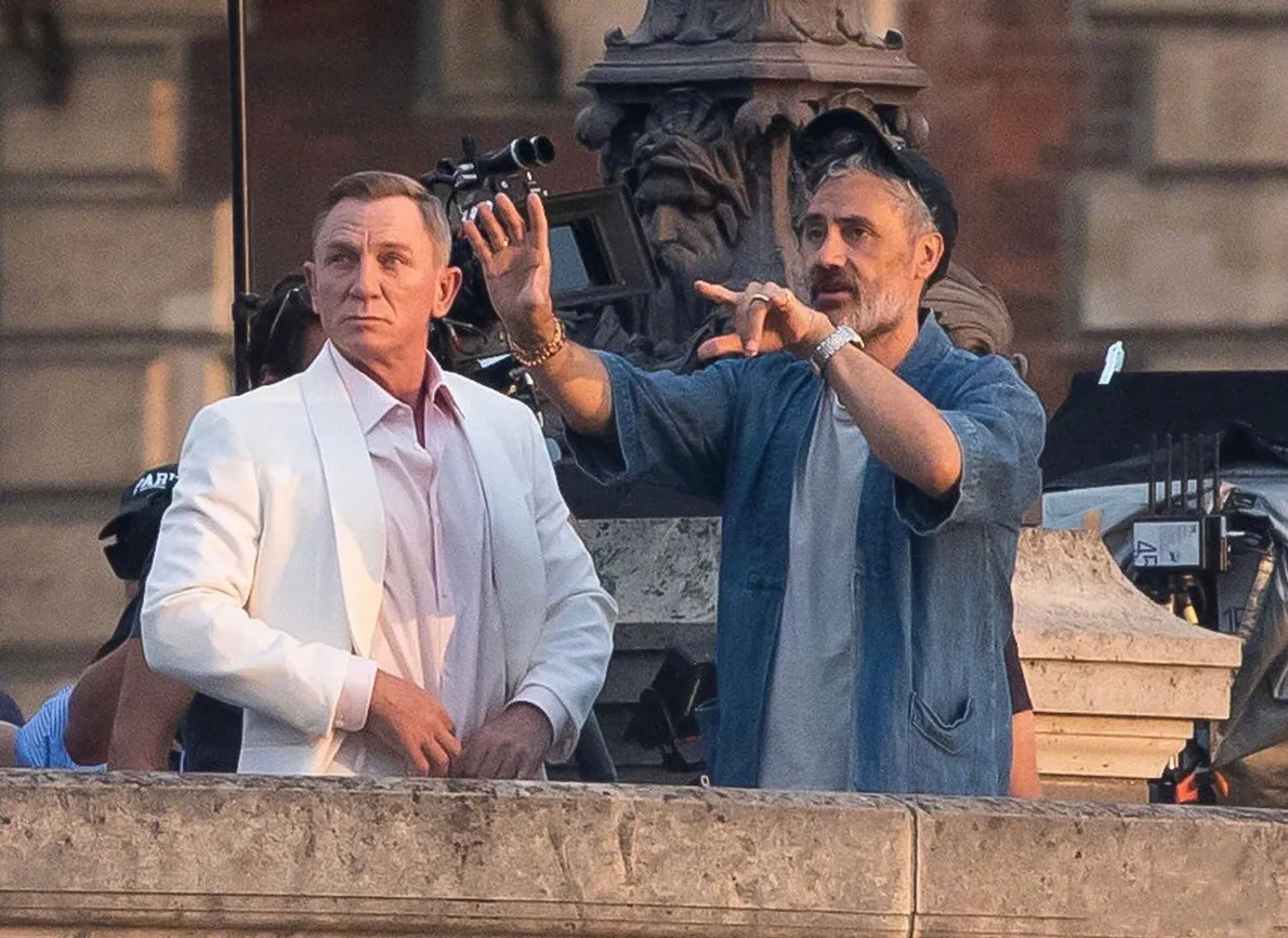 Daniel Craig and Taika Waititi shoot a commercial together | FMV6