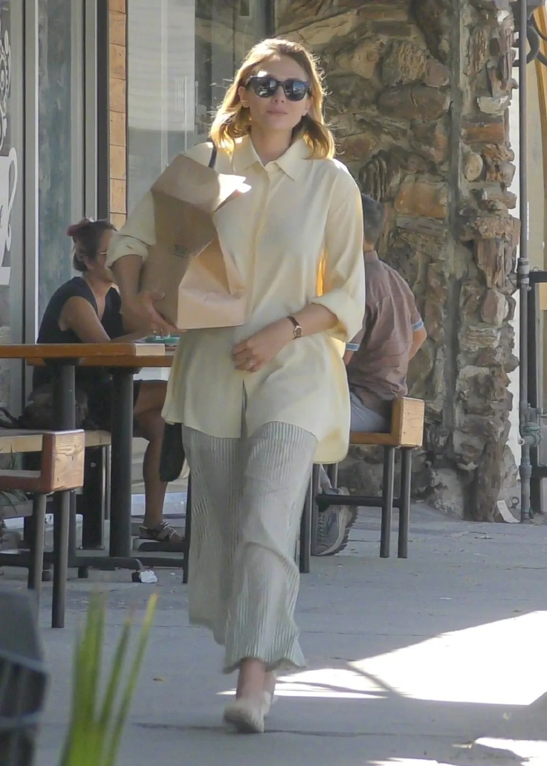 Elizabeth Olsen shopping in Los Angeles | FMV6