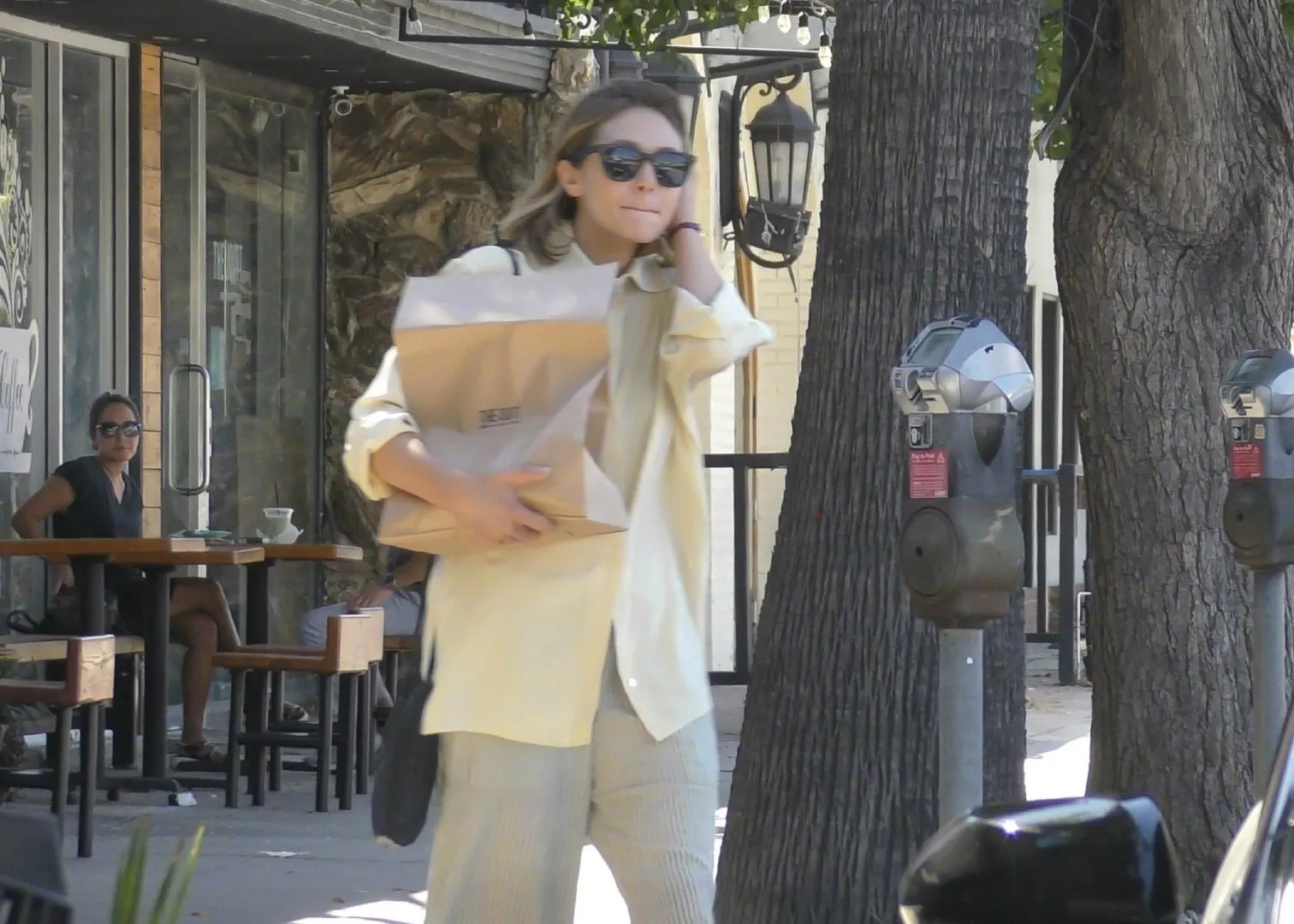 Elizabeth Olsen shopping in Los Angeles | FMV6