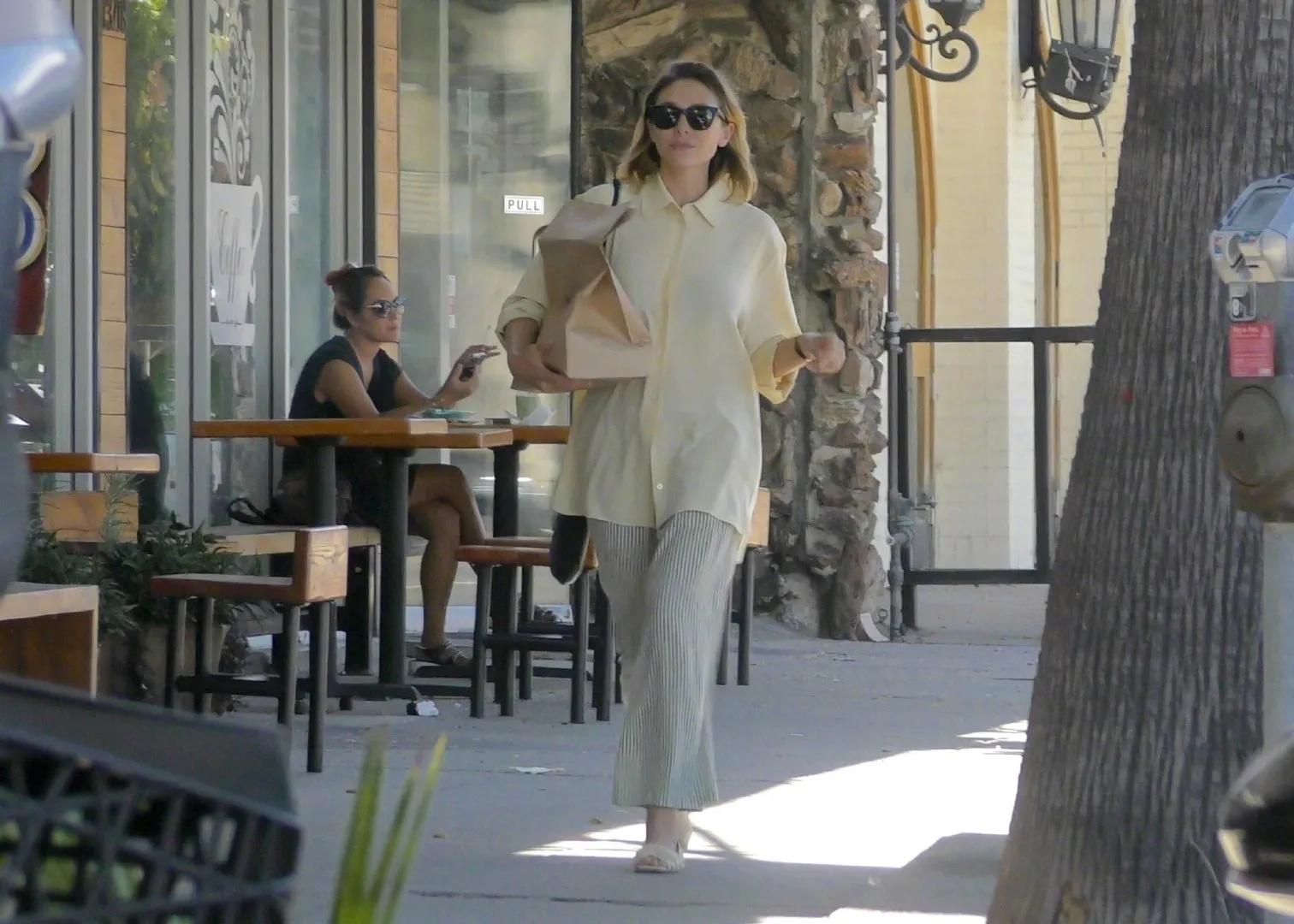 Elizabeth Olsen shopping in Los Angeles | FMV6