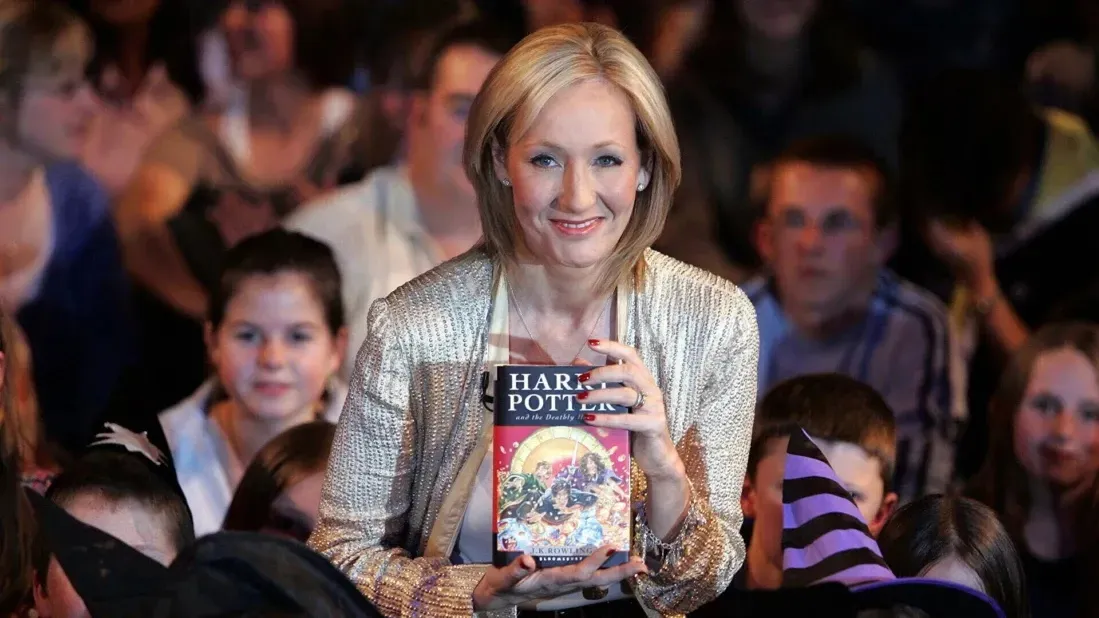 J. K. Rowling receives death threats | FMV6