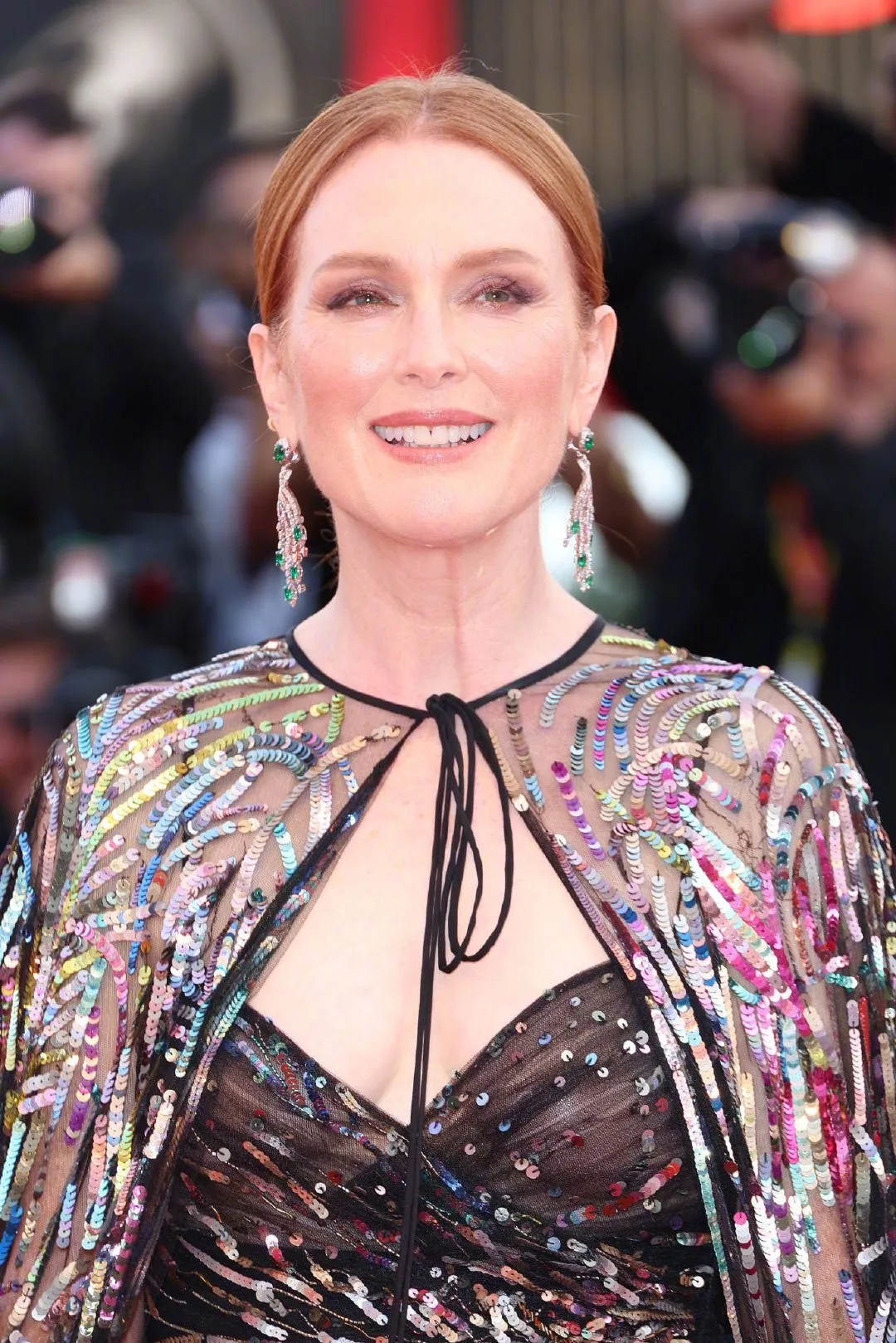 Julianne Moore at the opening red carpet of the 79th Venice International Film Festival | FMV6