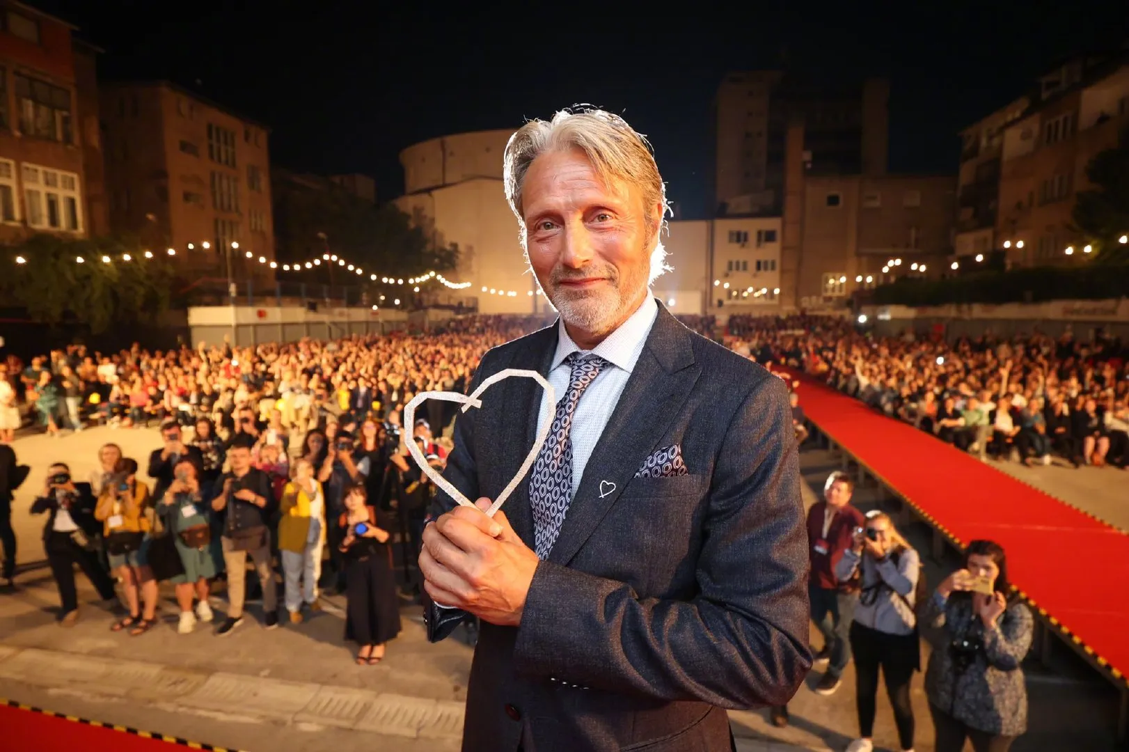 Mads Mikkelsen wins Honorary Heart of Sarajevo Award | FMV6