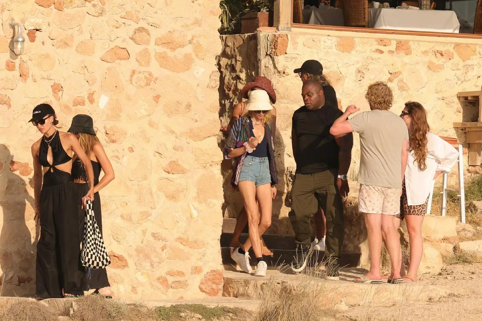 Margot Robbie, Cara Delevingne and others on the beach in Spain | FMV6