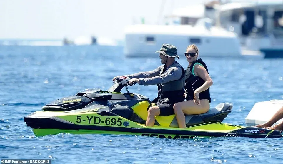 Rosie Huntington-Whiteley and Jason Statham on holiday at sea | FMV6