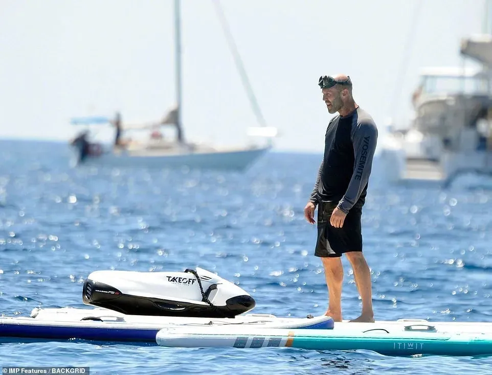 Rosie Huntington-Whiteley and Jason Statham on holiday at sea | FMV6