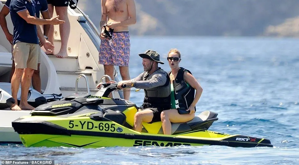 Rosie Huntington-Whiteley and Jason Statham on holiday at sea | FMV6