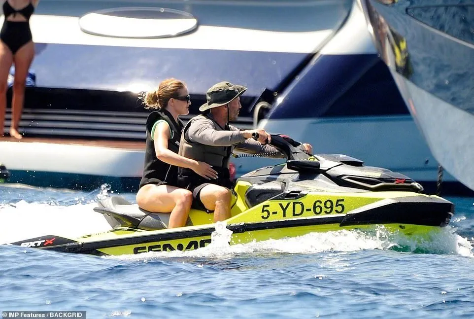 Rosie Huntington-Whiteley and Jason Statham on holiday at sea | FMV6