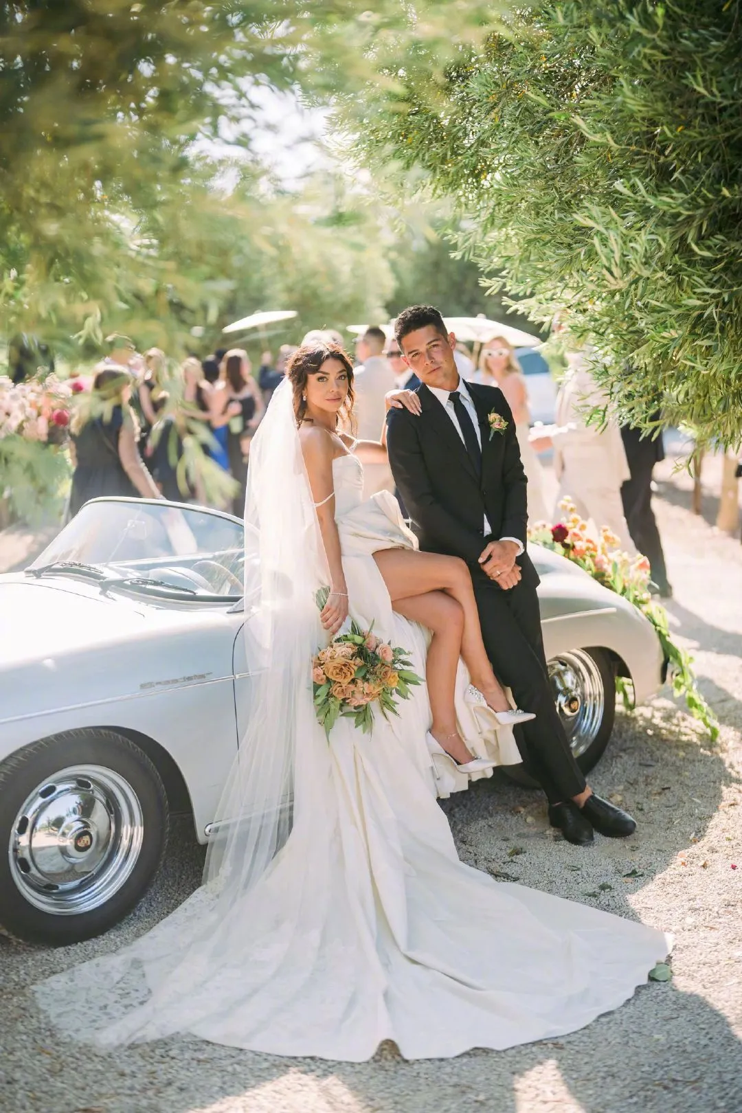 Sarah Hyland and Wells Adams' wedding photos exposed | FMV6