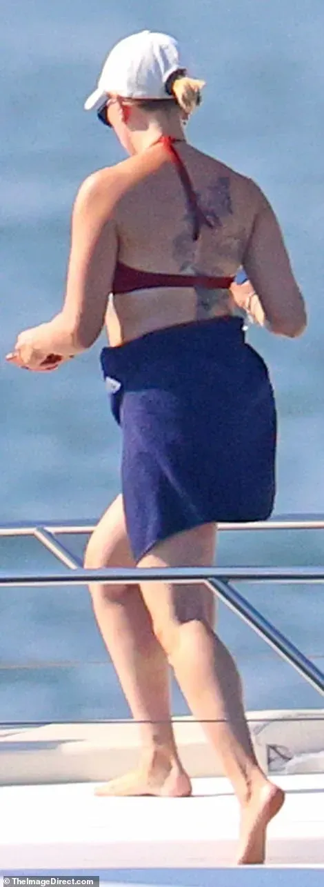 Scarlett Johansson on holiday at sea | FMV6