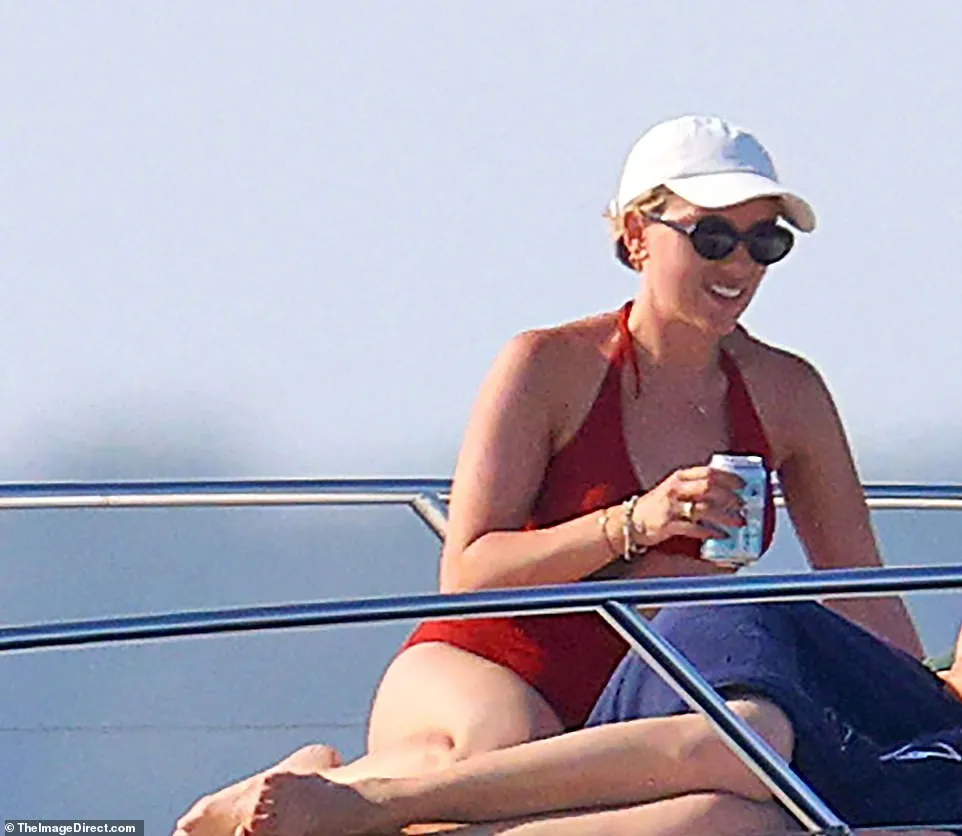 Scarlett Johansson on holiday at sea | FMV6