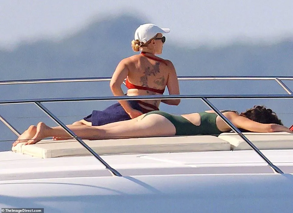 Scarlett Johansson on holiday at sea | FMV6